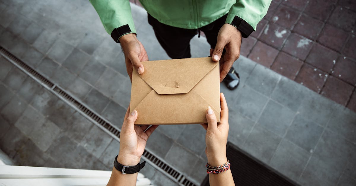 découvrez comment rester discret au quotidien grâce à nos astuces et conseils pratiques pour préserver votre vie privée et agir en toute confidentialité.