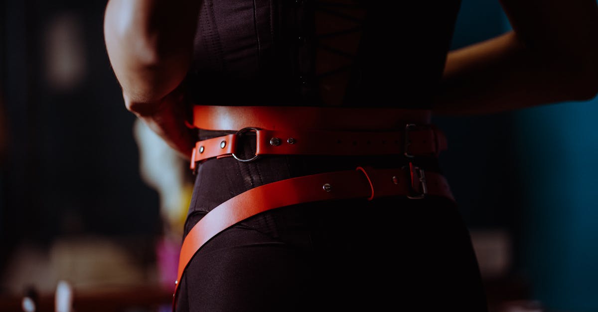 découvrez l’univers du bdsm : pratiques, consentement, sécurité et conseils pour explorer les jeux de domination et soumission en toute confiance.