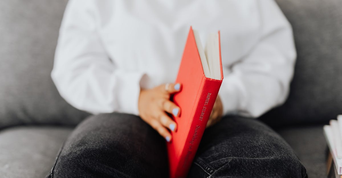 découvrez tout ce qu'il faut savoir sur la stimulation clitoridienne : techniques, conseils et bienfaits pour une sexualité épanouie et un plaisir féminin intensifié.